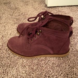 suede ugg maroon size 7
